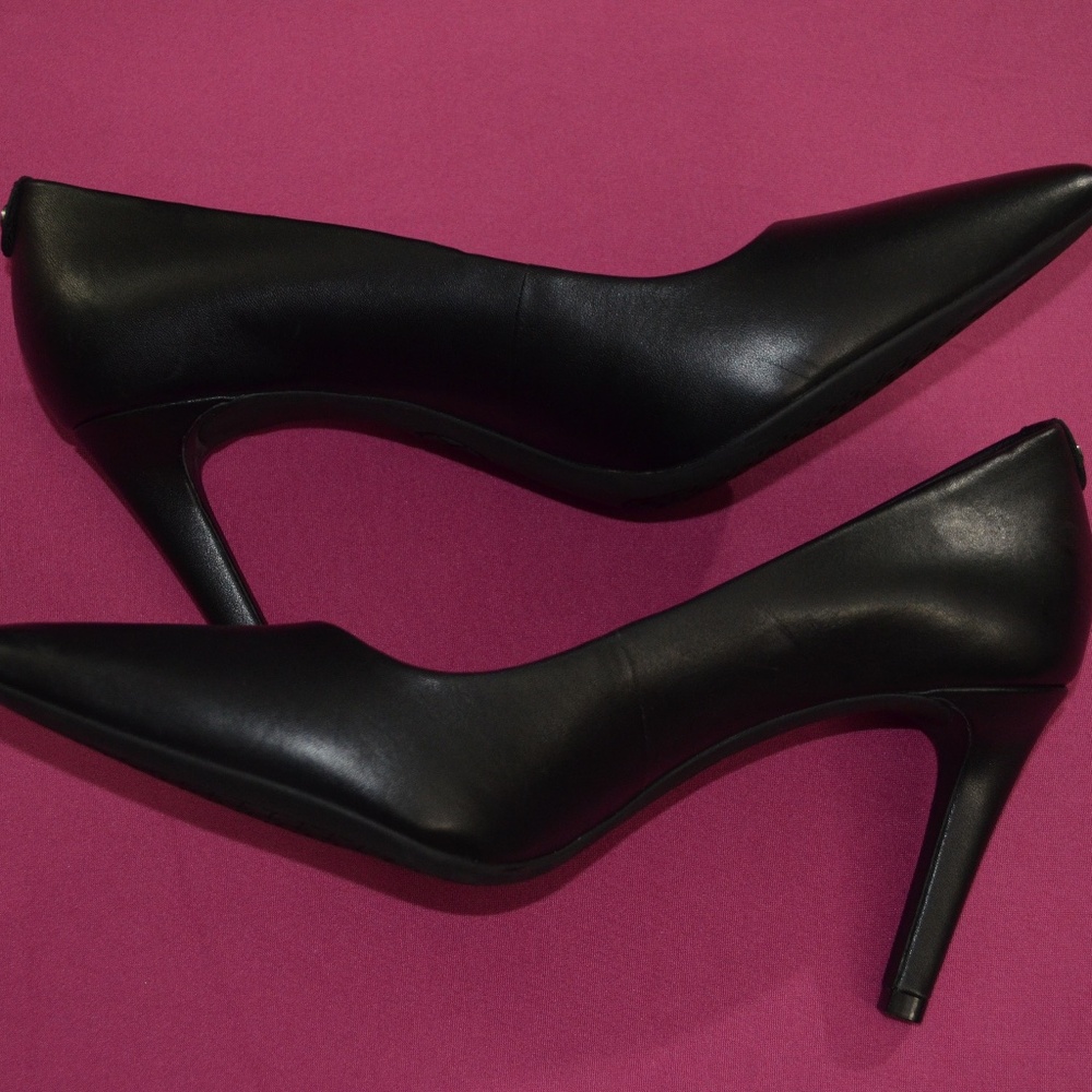 Michael Kors New Dorthy Flex Leather Pump - Picture 12 of 14